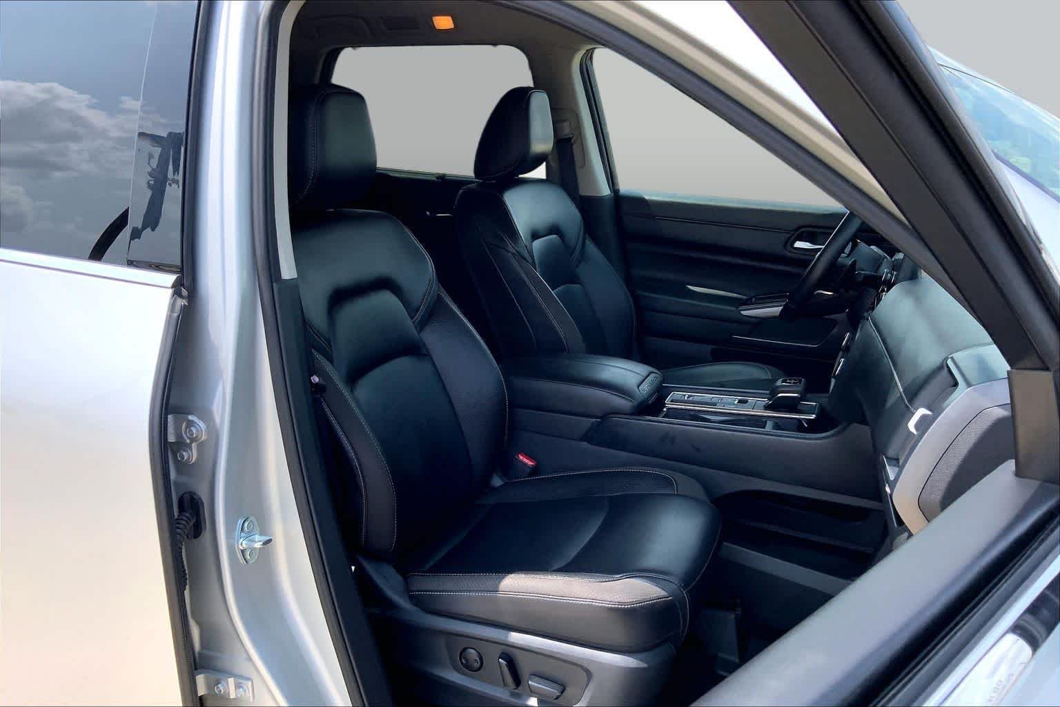 Used 2025 Brilliant Silver Metallic Nissan SL image 9