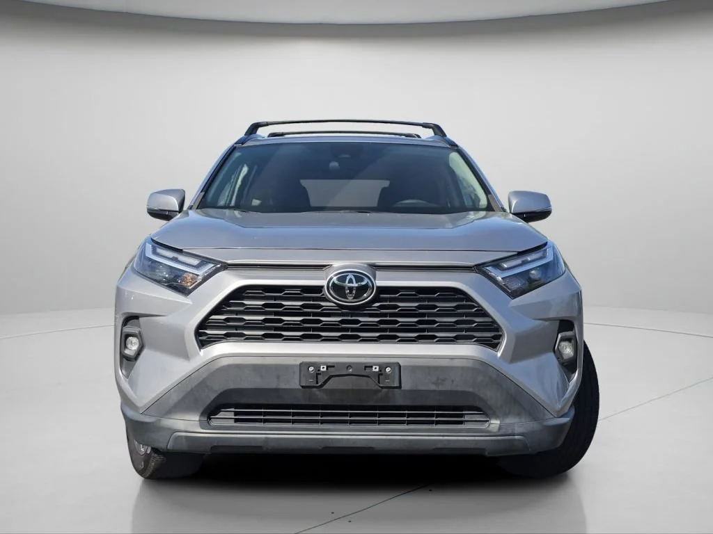 Used 2022 Silver Sky Metallic Toyota XLE Premium image 3