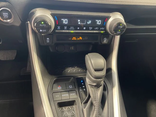 Used 2025 Ice Toyota XLE image 13