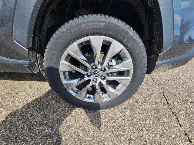 Used 2019 Magnetic Gray Metallic Toyota XLE Premium image 19