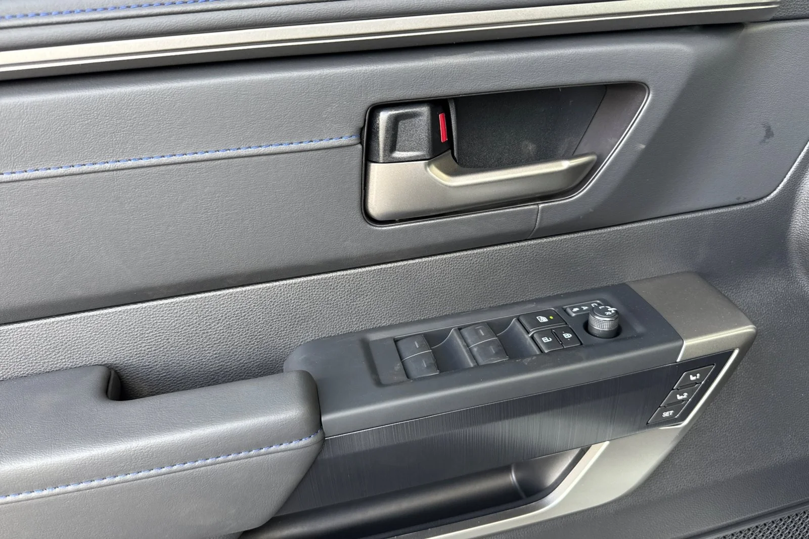 New 2026 Wind Chill Pearl <sup>1</sup> Toyota  Platinum image 10