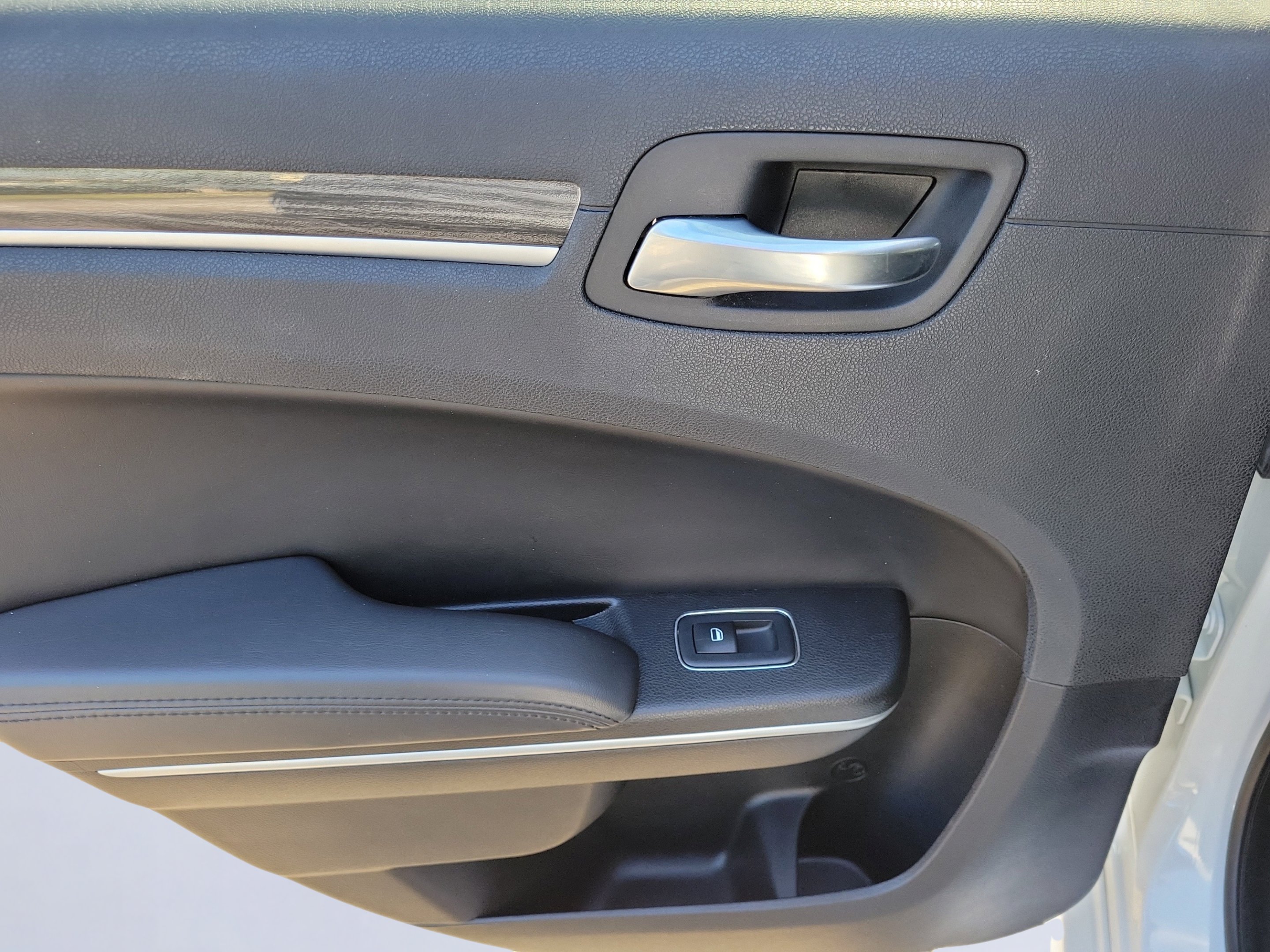 Used 2022 Bright White Clearcoat Chrysler Touring image 6