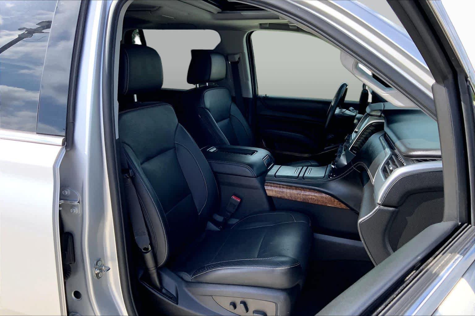 Used 2018 Silver Ice Metallic Chevrolet Premier image 9