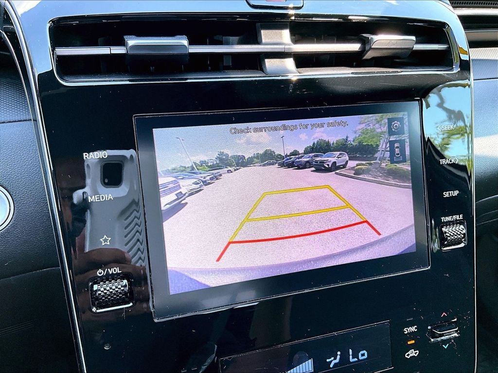 Used 2024 White Hyundai SEL image 19