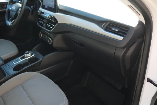 Used 2022 White Metallic Ford SE image 45