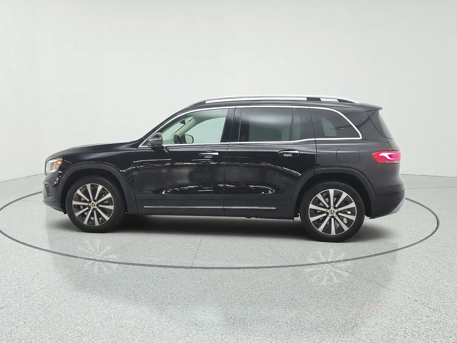Used 2023 Night Black Mercedes-Benz GLB 250 SUV image 8