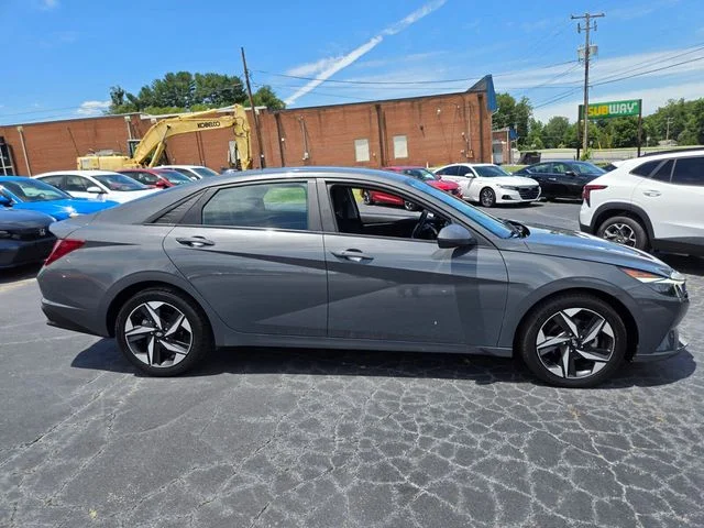 Used 2023 Gray Hyundai SEL image 9