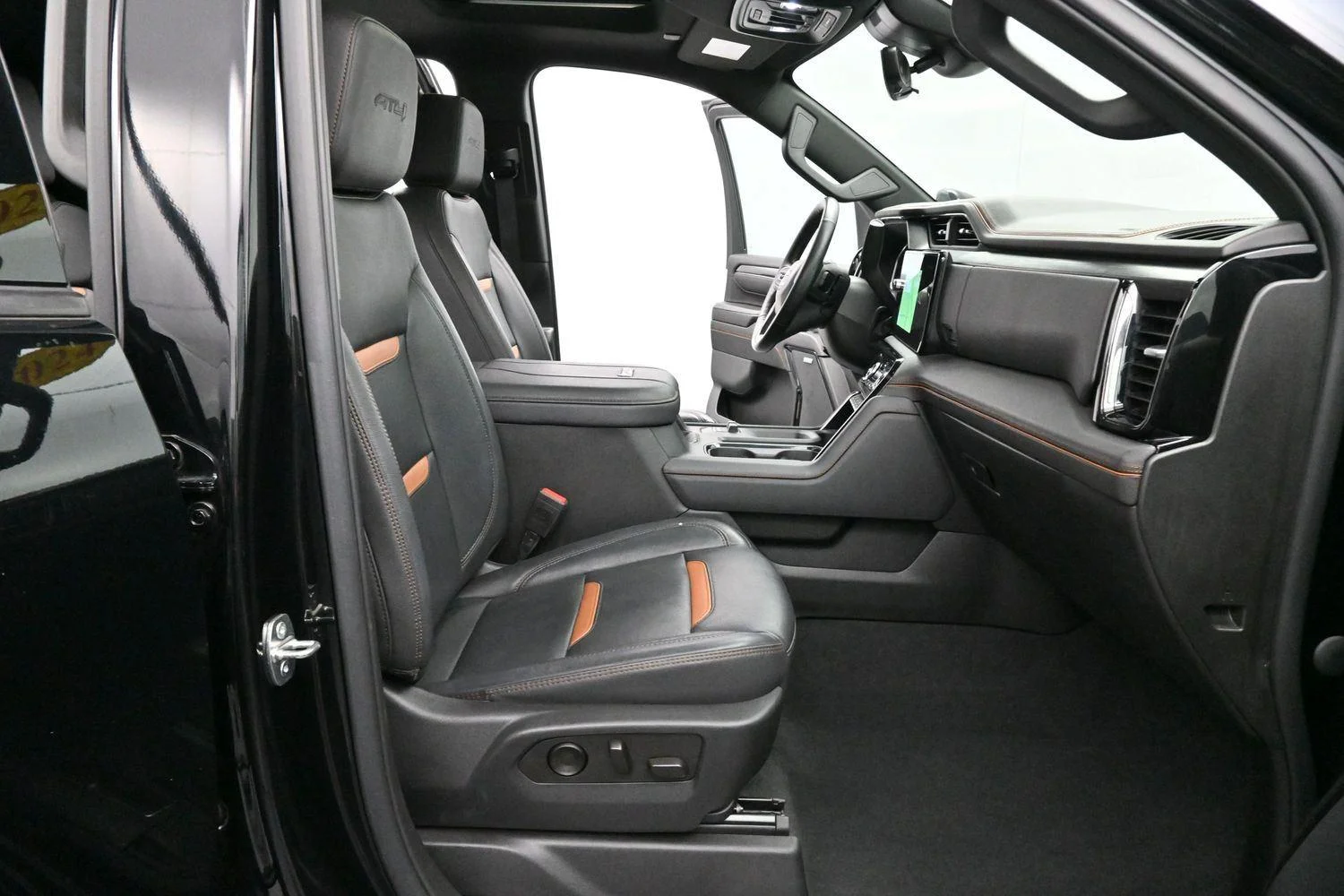Used 2024 Onyx Black GMC AT4 image 31
