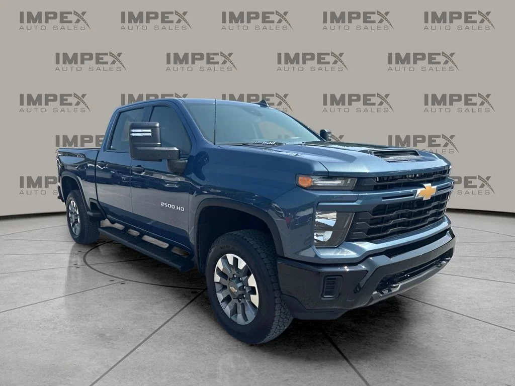 Used 2025 Blue Chevrolet Custom image 4