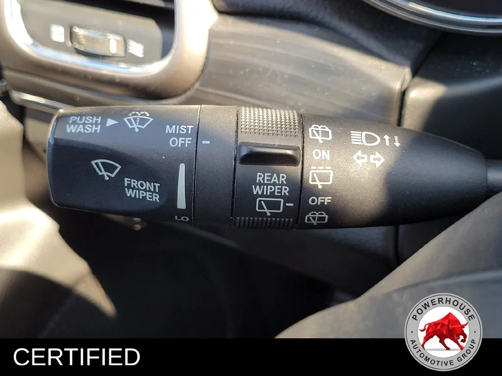 Used 2019 Silver Jeep Limited image 31