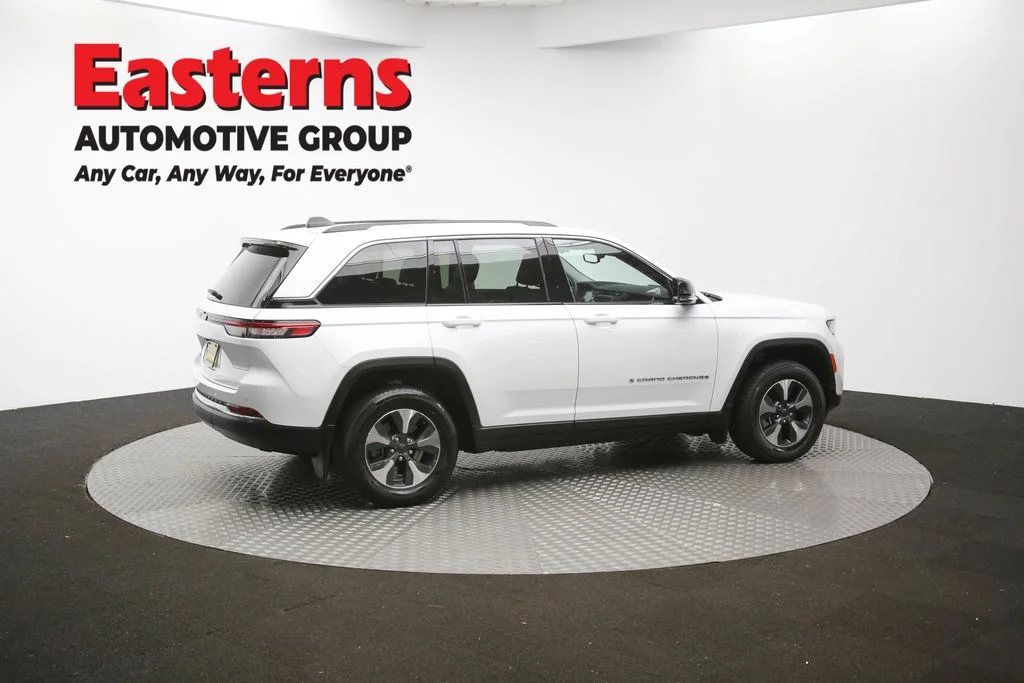 Used 2022 White Jeep 4xe image 38