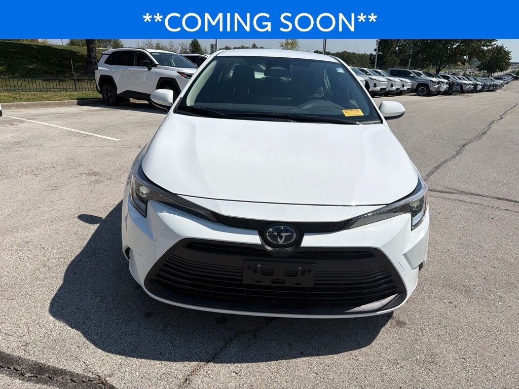 Used 2024 Toyota Corolla LE with VIN JTDBCMFE3RJ020311 for sale in Kansas City