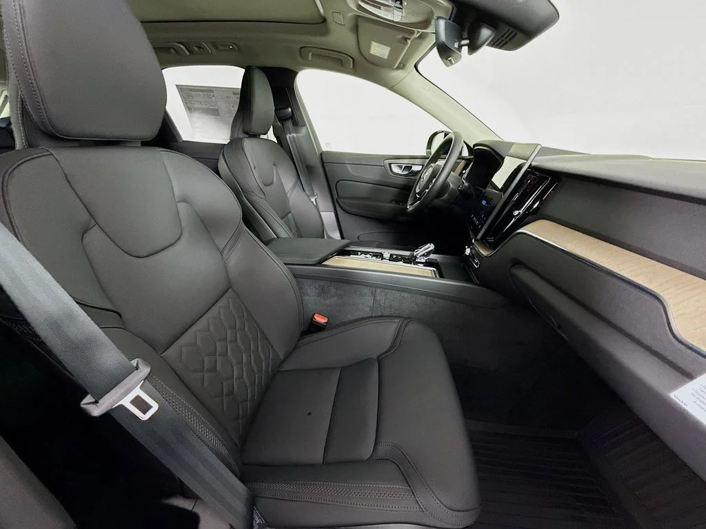 2026 Volvo XC60 Plus - Photo 24