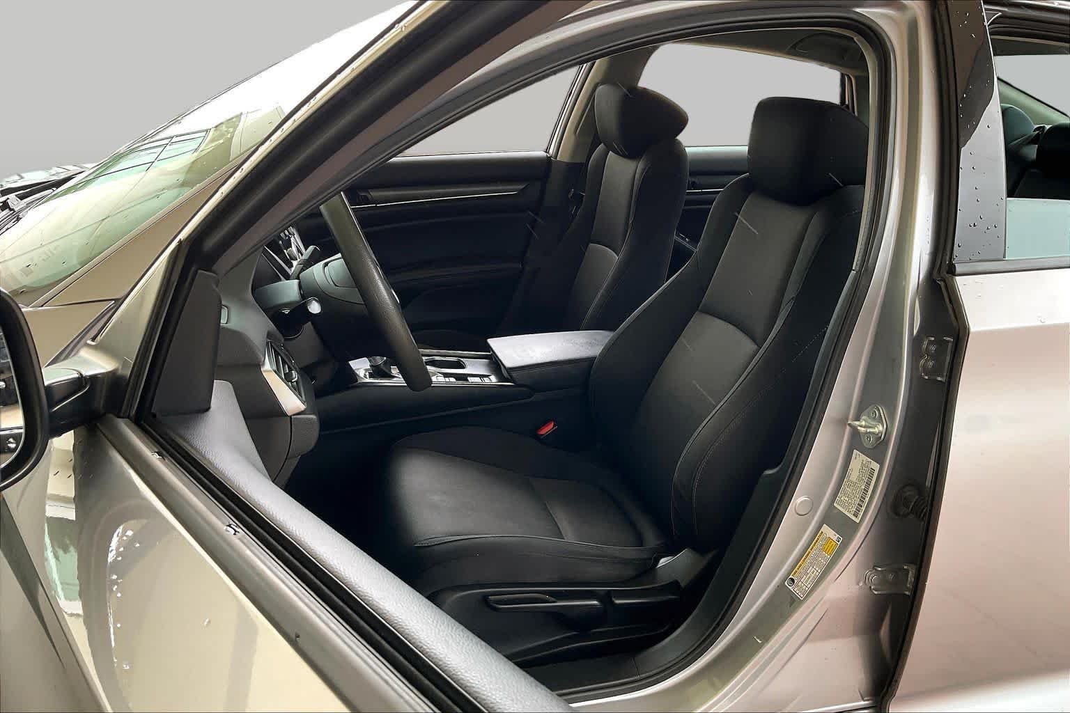Used 2021 Lunar Silver Metallic Honda LX image 7
