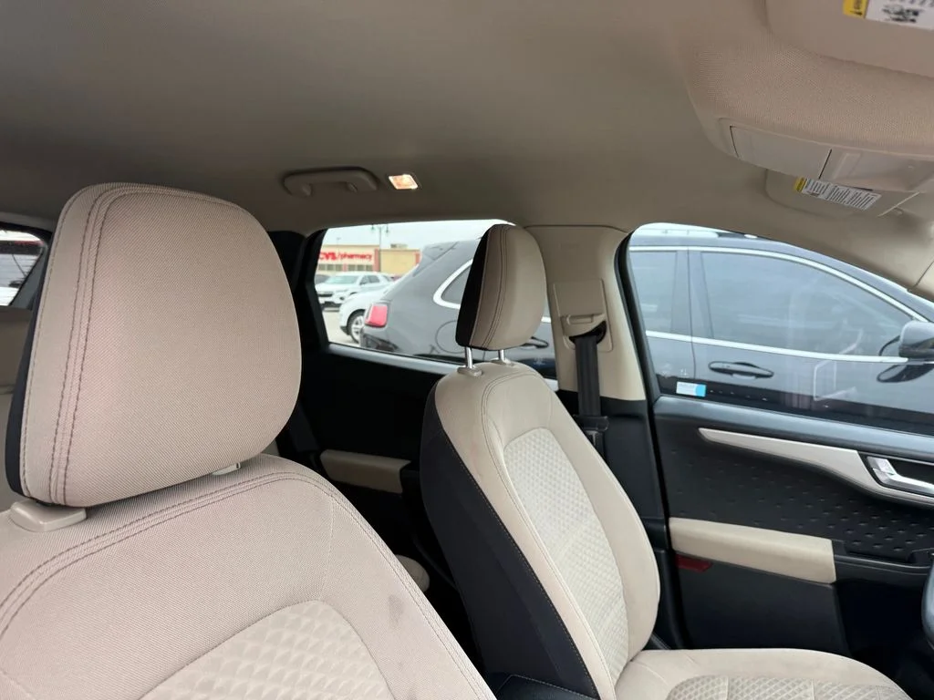 Used 2020 Blue Ford SE image 8
