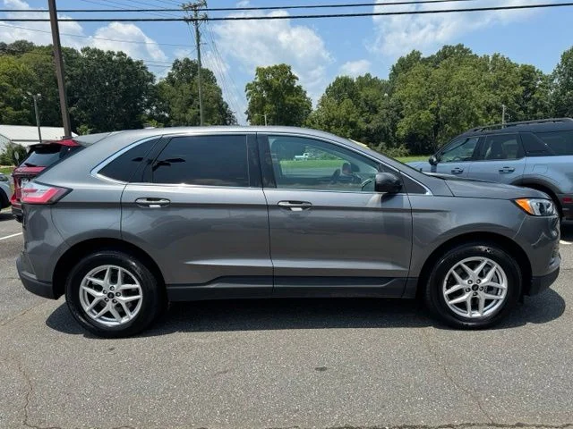 Used 2024 Gray Ford SEL image 9