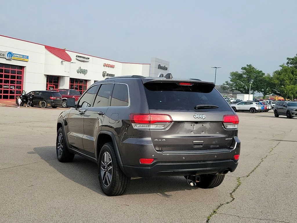 Used 2020 Gray Jeep Laredo E image 4