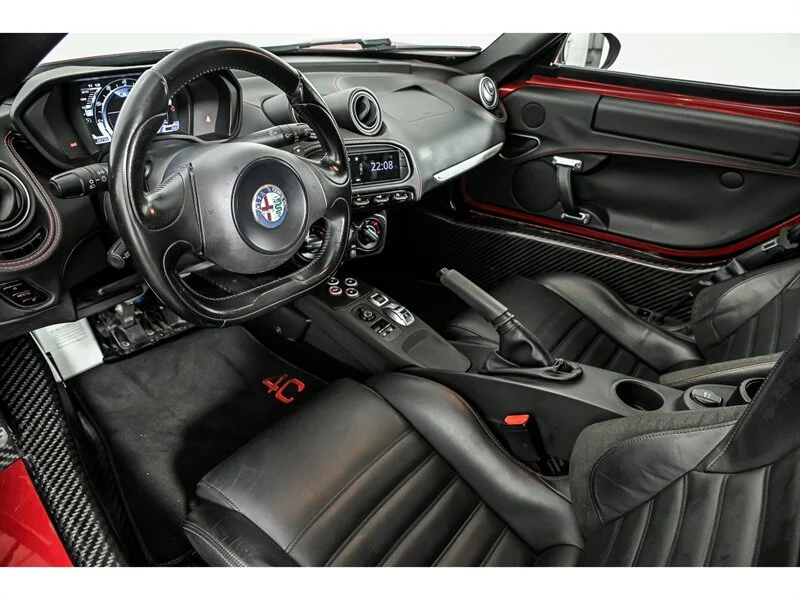 Used 2015 RED Alfa Romeo  image 14