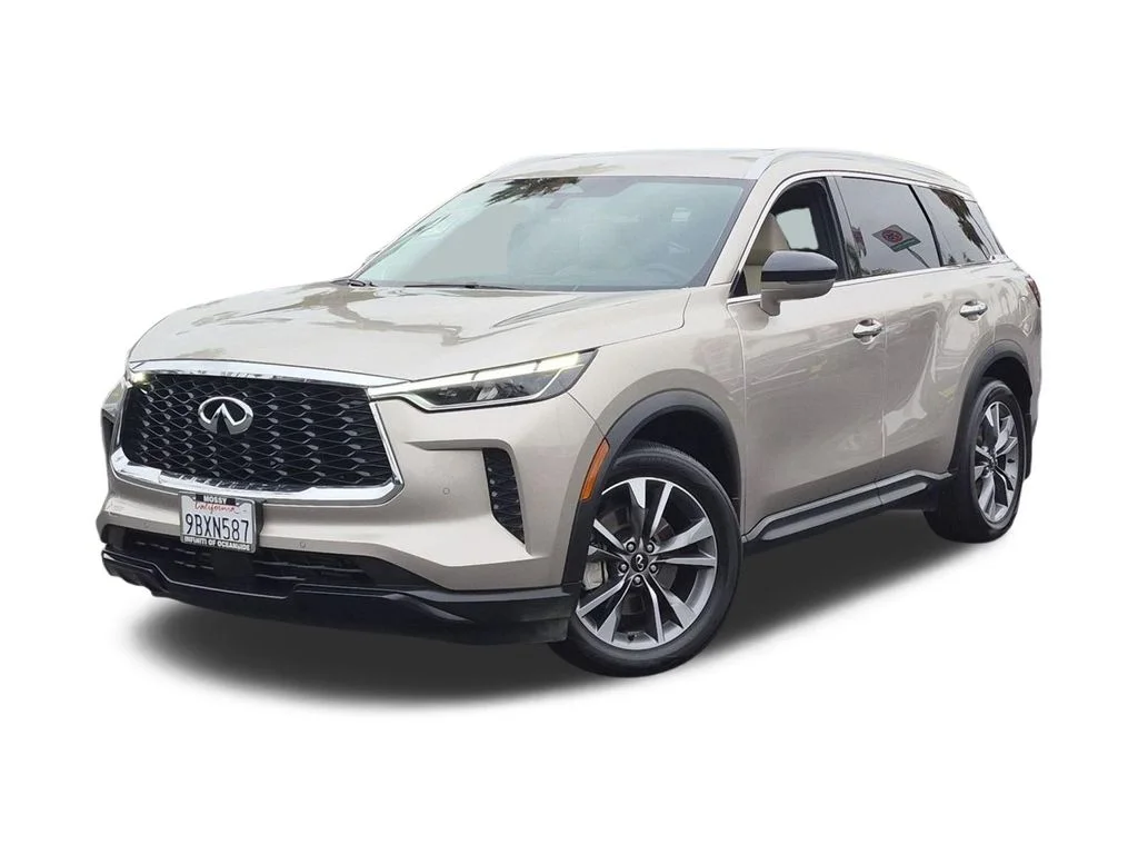 Used 2025 Silver INFINITI LUXE image 1