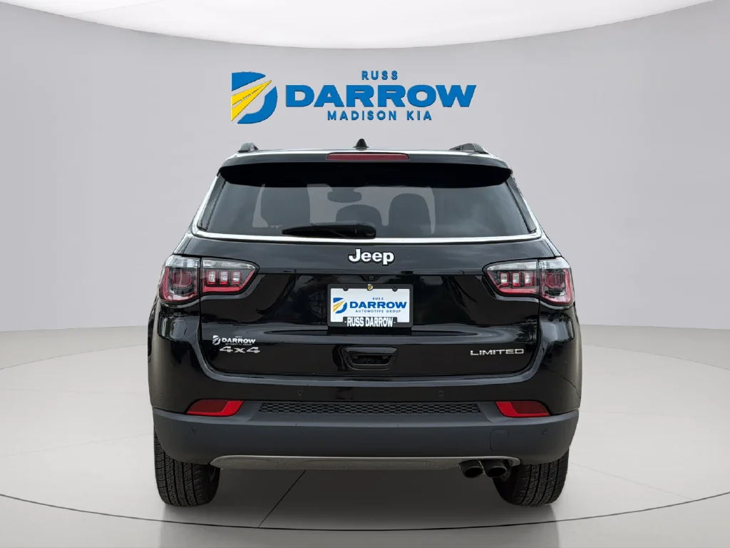 Used 2021 Diamond Black Crystal Pearlcoat Jeep Limited image 4