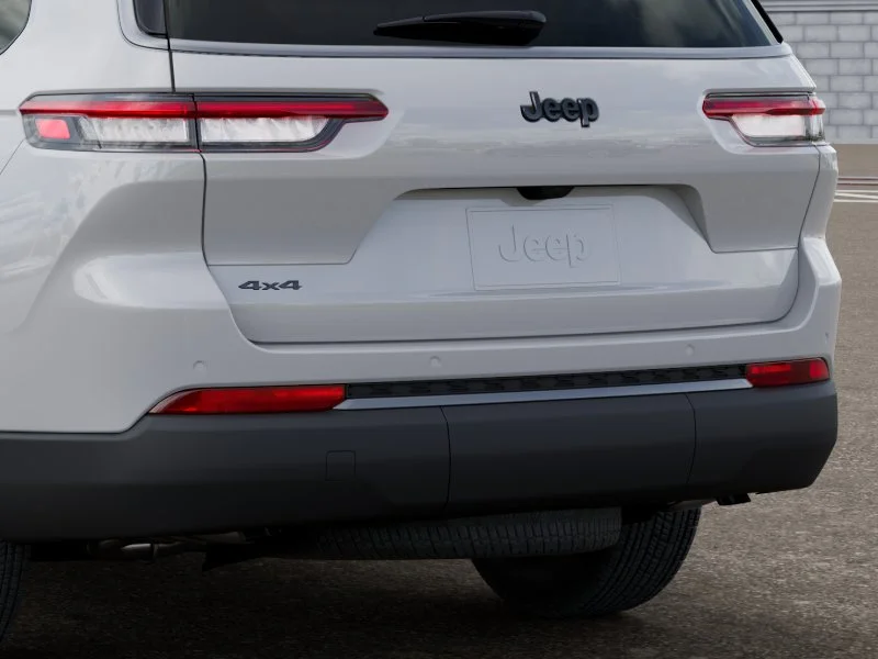New 2026 Bright White Clear-Coat Exterior Paint Jeep Laredo image 39