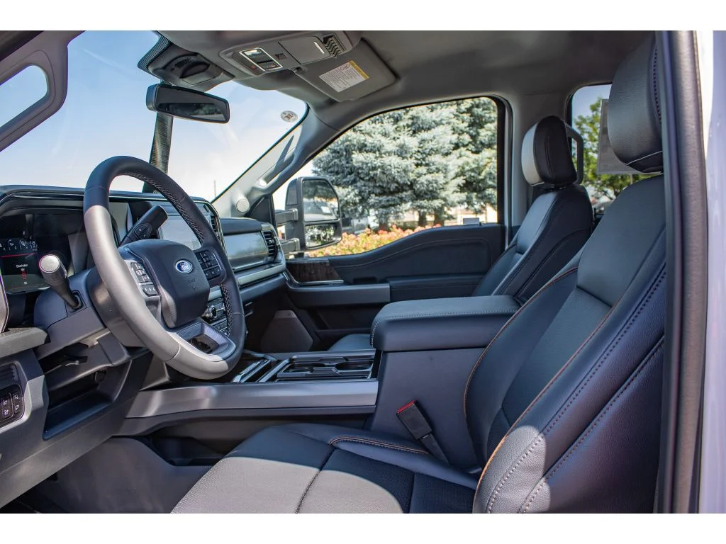 New 2026 Oxford White Ford LARIAT image 34
