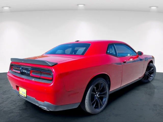 Used 2018 Red Dodge SXT image 8
