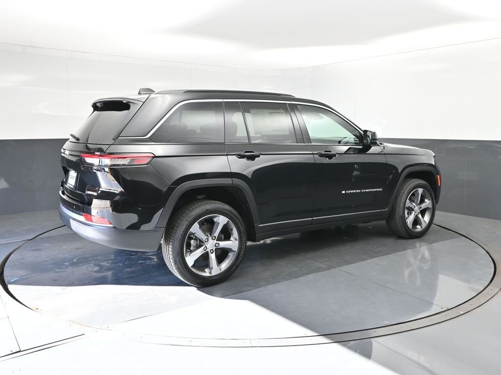 New 2026 Diamond Black Crystal Pearl-Coat Exterior Paint Jeep Limited image 15