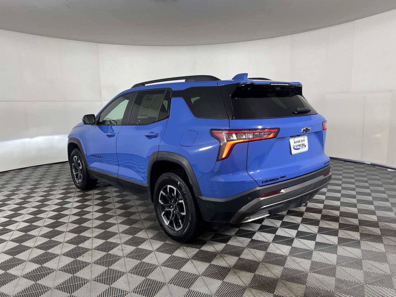 Used 2025 Reef Blue Metallic Chevrolet AWD ACTIV image 4