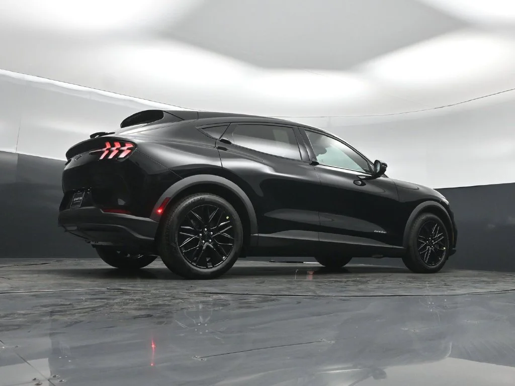 New 2026 Shadow Black Ford Select image 42