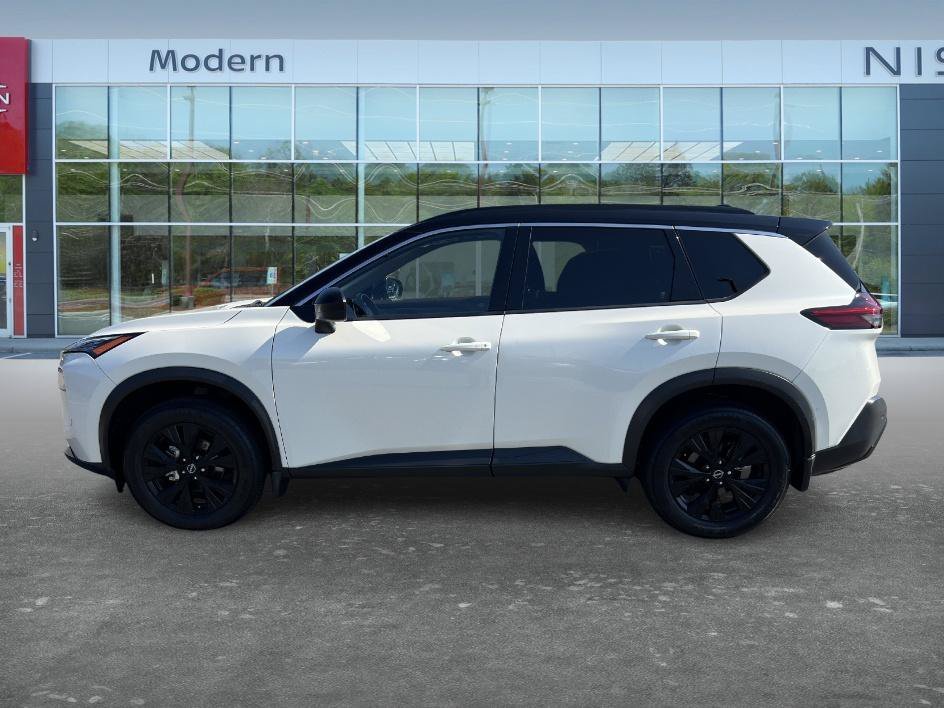 Used 2023 Pearl White Tricoat/Super Black Nissan SV image 8