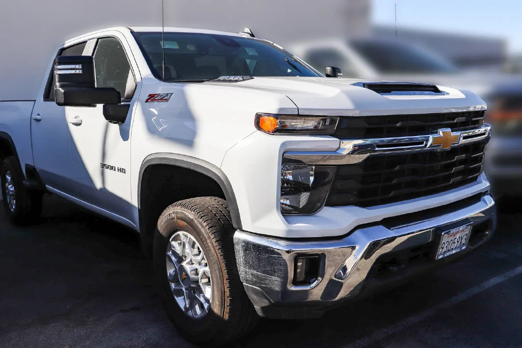 Used 2024 White Chevrolet LT image 2