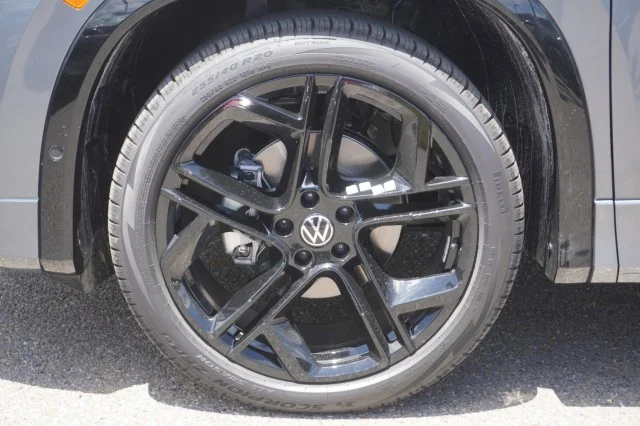 New 2026 Platinum Gray Metallic Volkswagen SE R-Line Black image 14