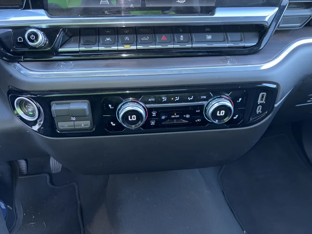 Used 2025 Summit White GMC SLT image 26