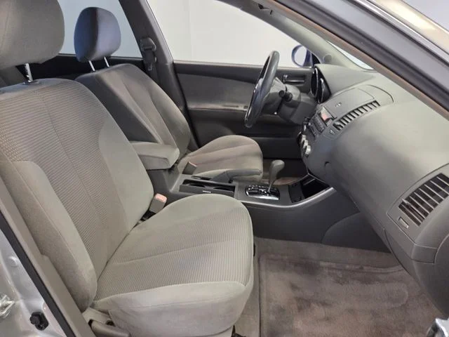 Used 2006 Silver Nissan 2.5 S image 16