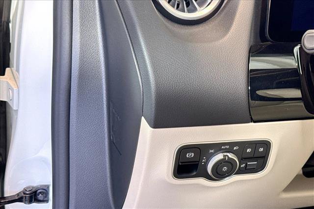New 2026 Polar White Mercedes-Benz GLA 250 image 40