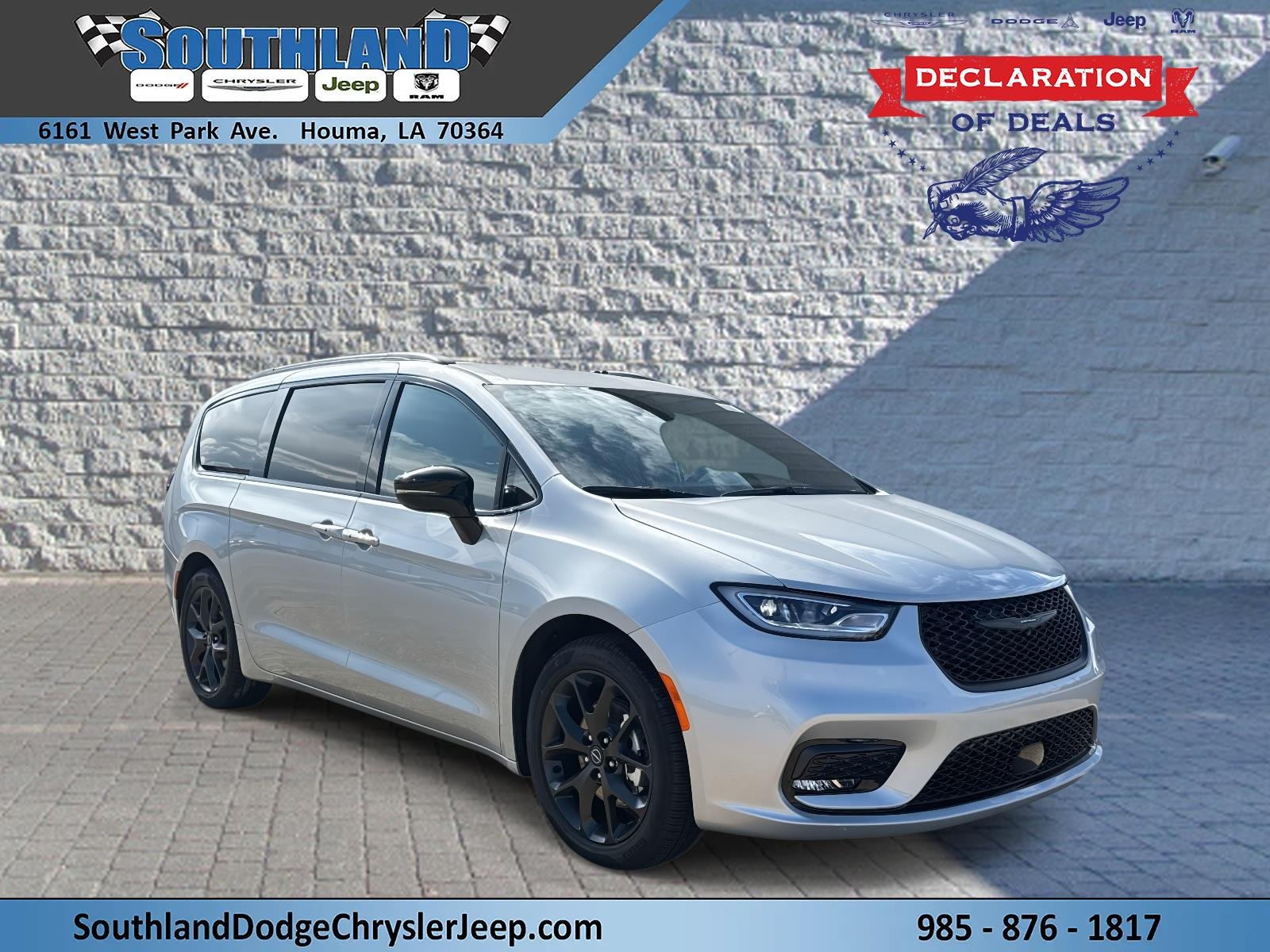 2026 Chrysler Pacifica Select's photo