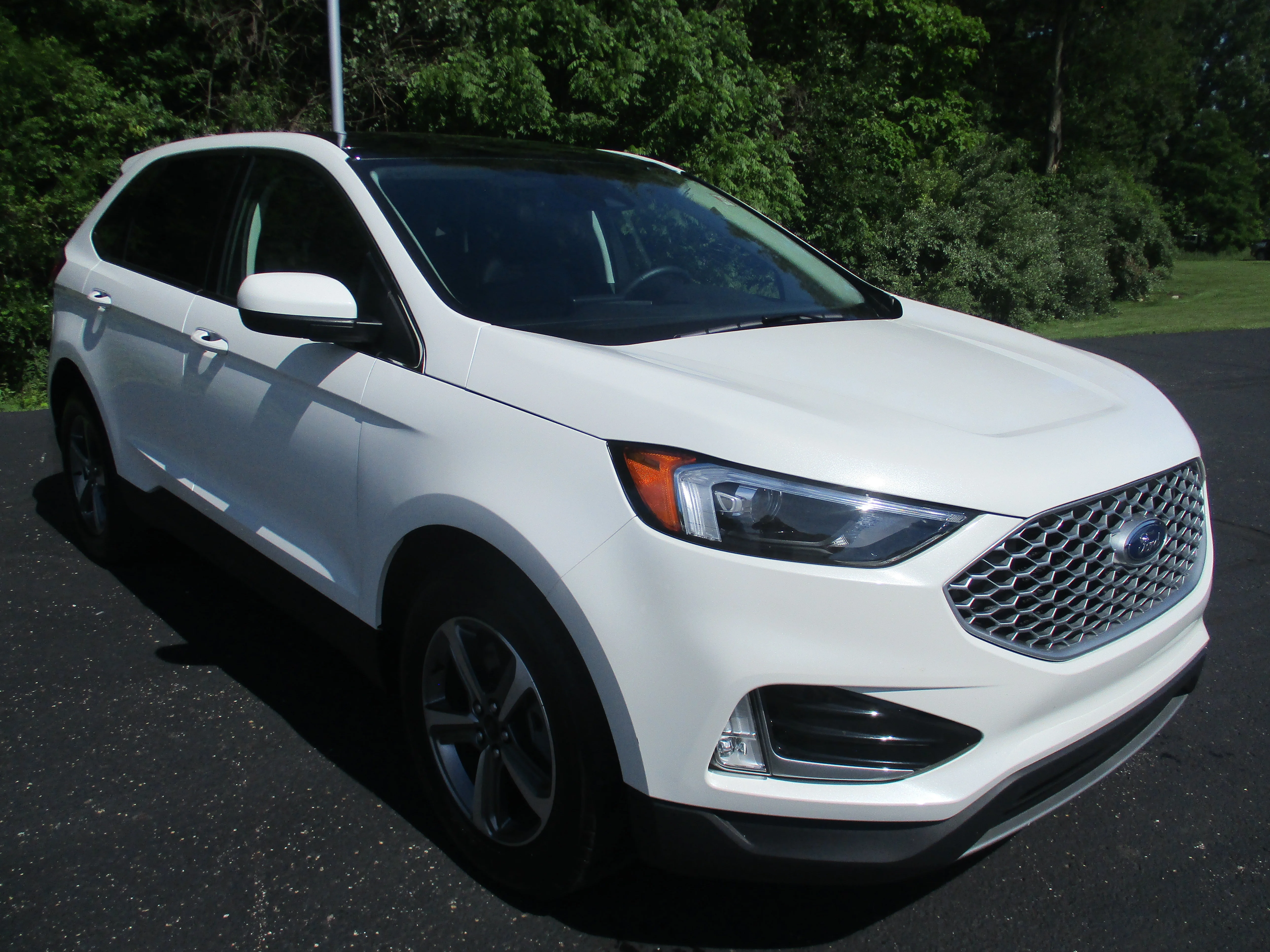 Used 2023 Star White Metallic Tri-Coat Ford SEL image 3