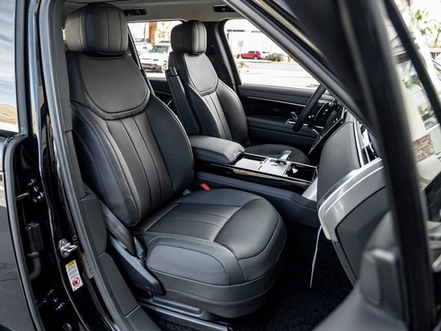 New 2026 Santorini Black Land Rover SE image 27