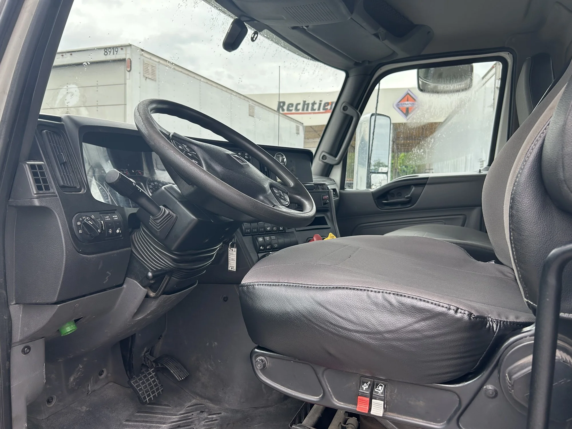 Used 2019  INTERNATIONAL Day Cab image 10