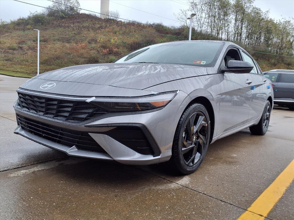 2026 Hyundai Elantra SEL Sport photo 2