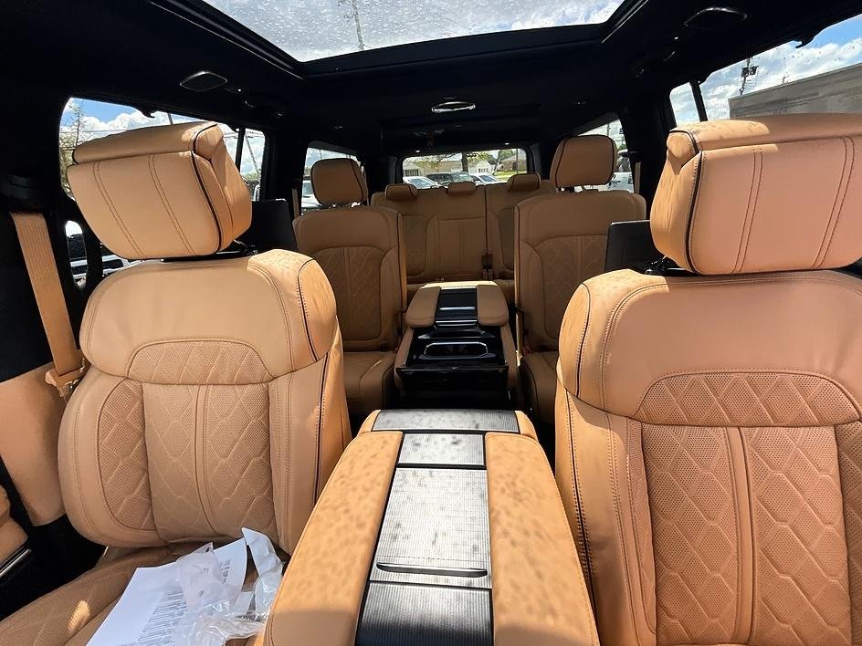 New 2026 Bright White Clear-Coat Exterior Paint Jeep Summit Reserve image 42