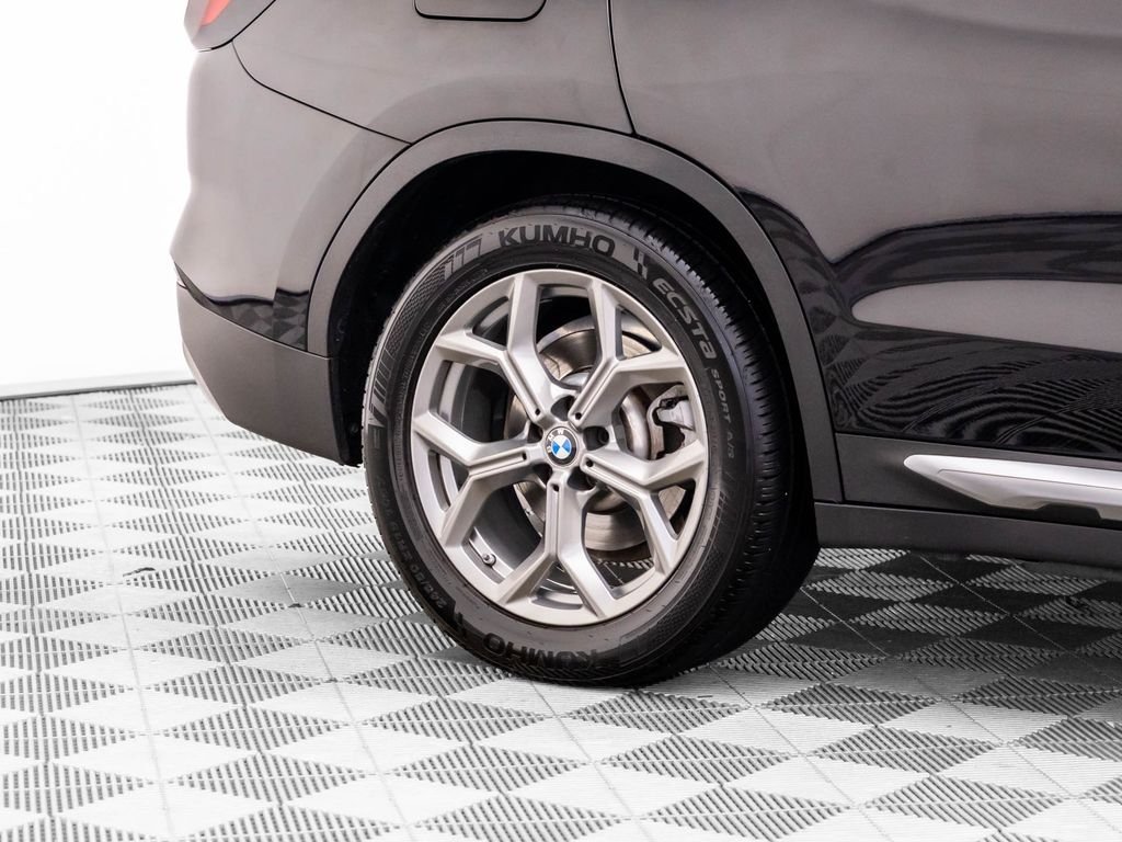 Used 2022 Black Sapphire Metallic BMW xDrive30i image 38