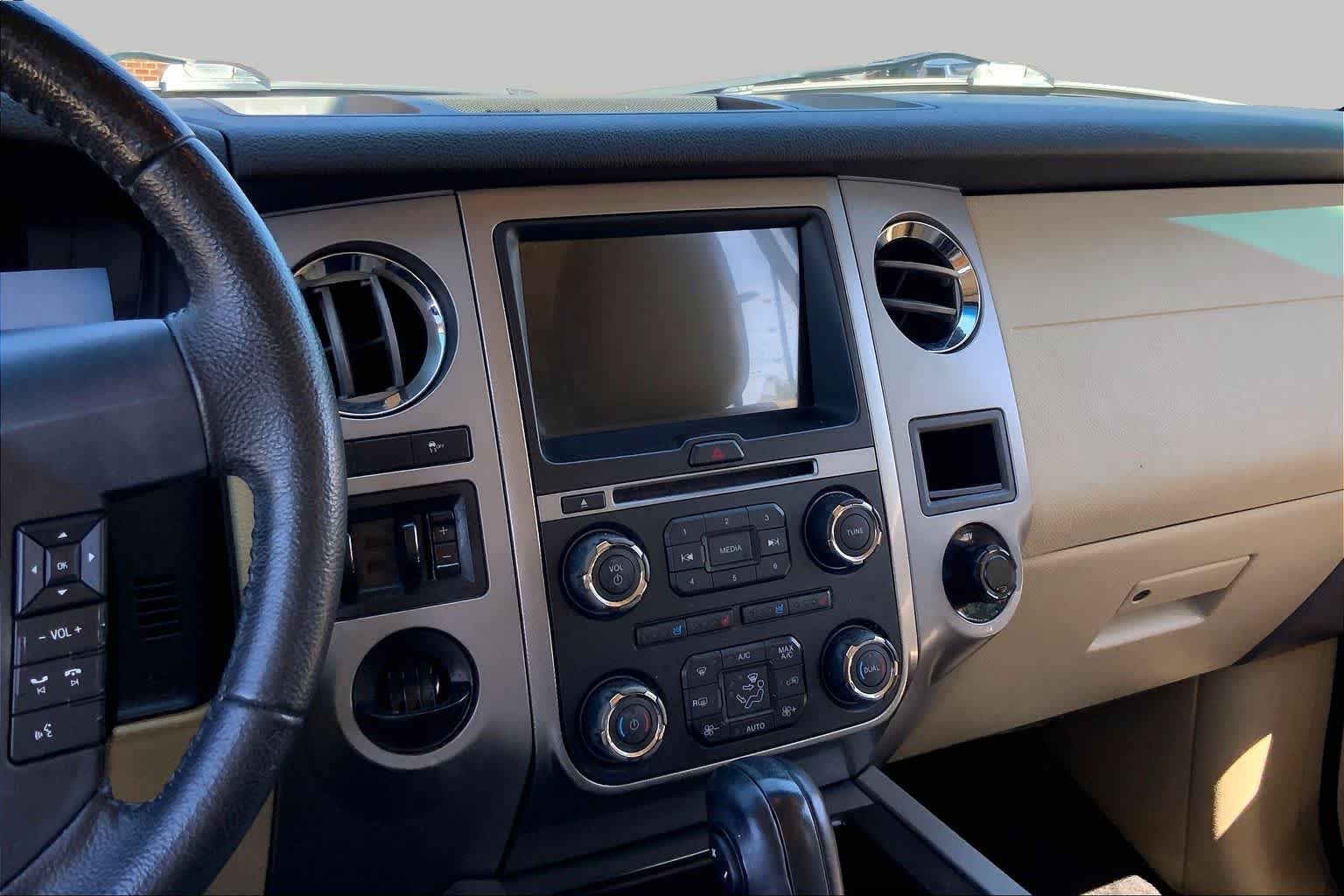 Used 2017 White Platinum Metallic Tri-Coat Ford XLT image 7