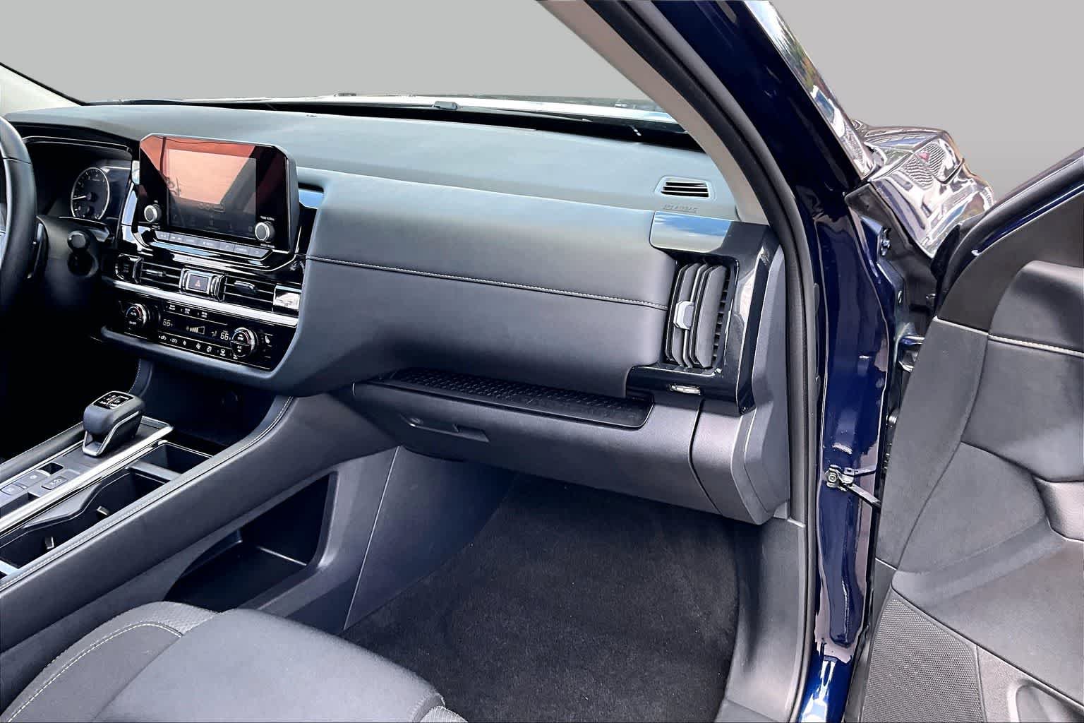 Used 2025 Deep Ocean Blue Pearl Nissan SV image 18