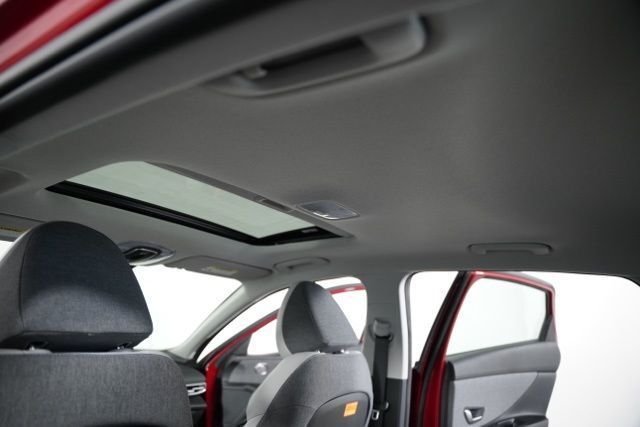 2025 Hyundai Elantra Limited - Photo 32