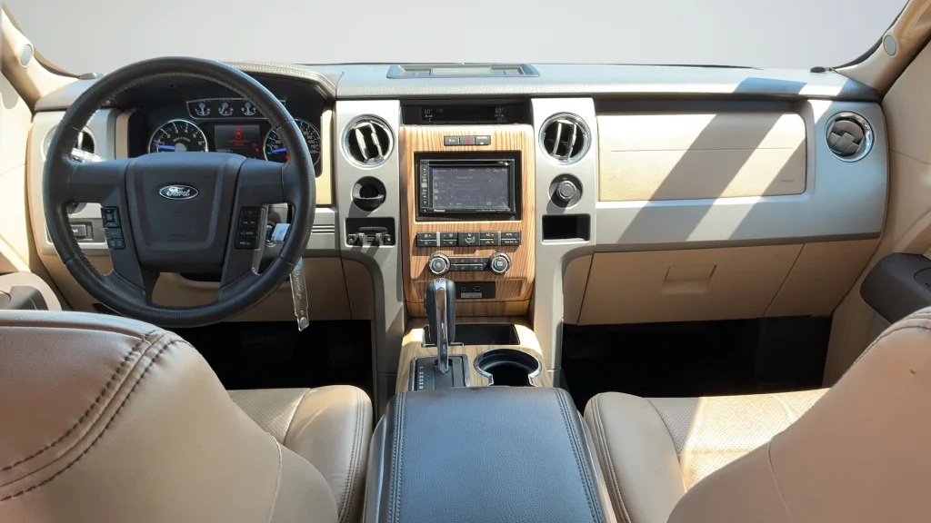 Used 2011 White Ford Lariat image 7