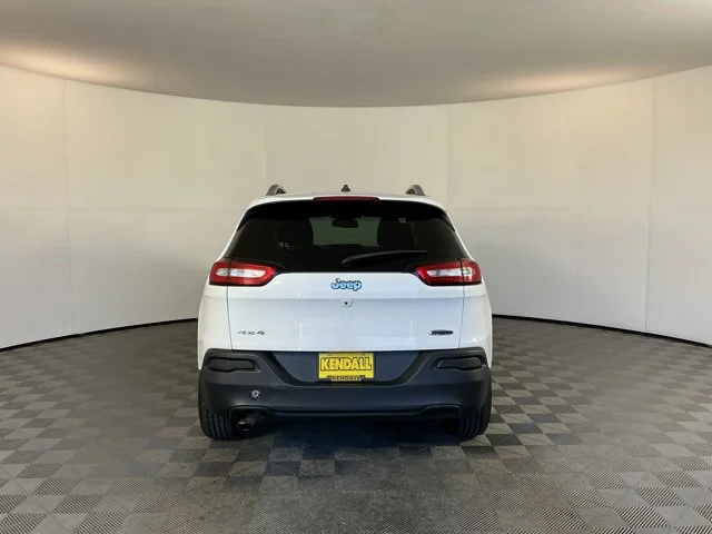 Used 2017 White Jeep Latitude image 6