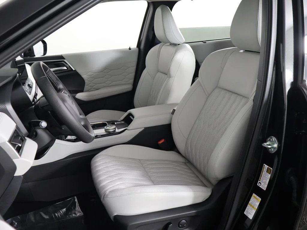 2025 Mitsubishi Outlander SEL Platinum Edition - Photo 36