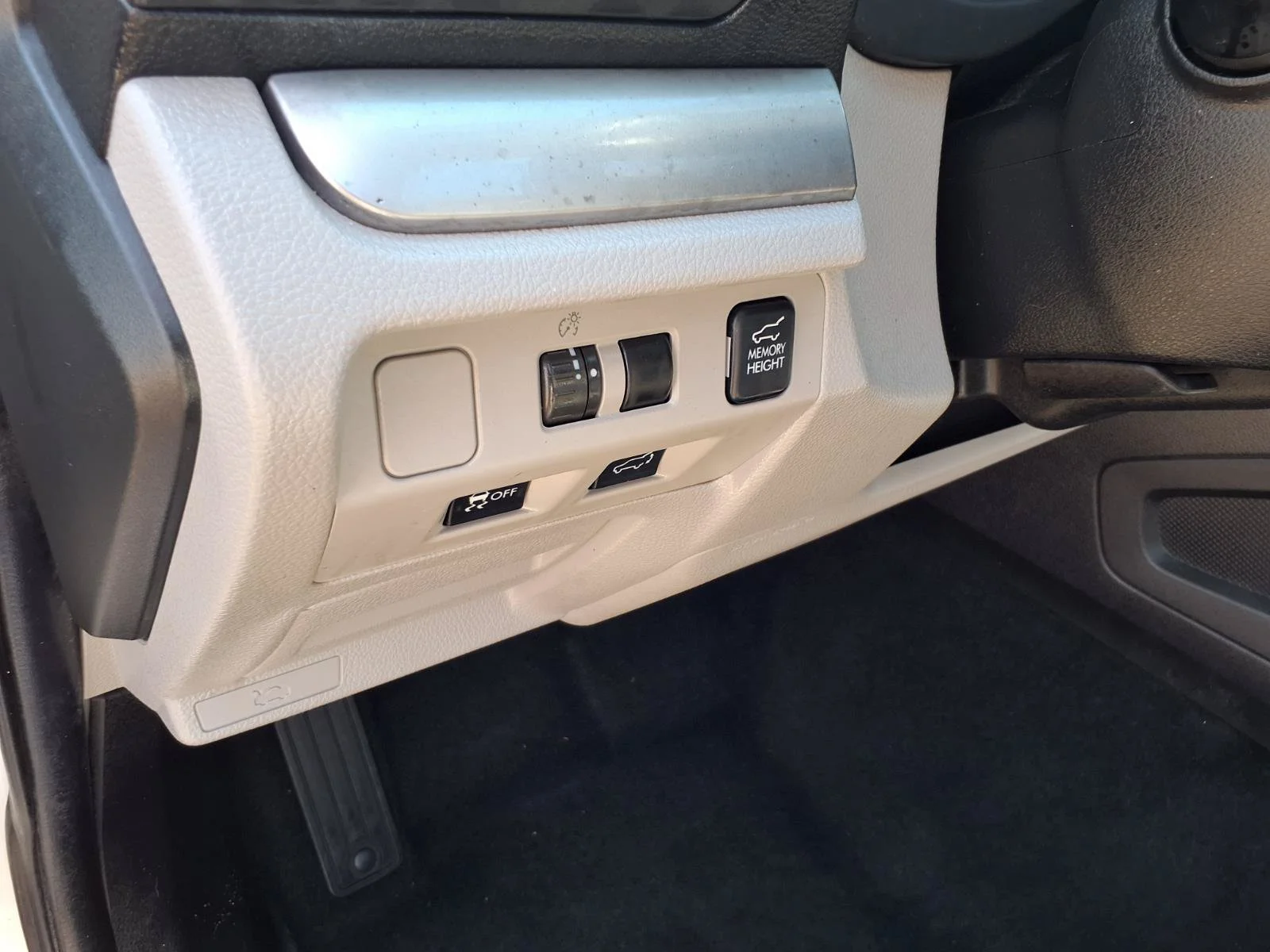Used 2015 White Subaru 2.5i Limited image 18